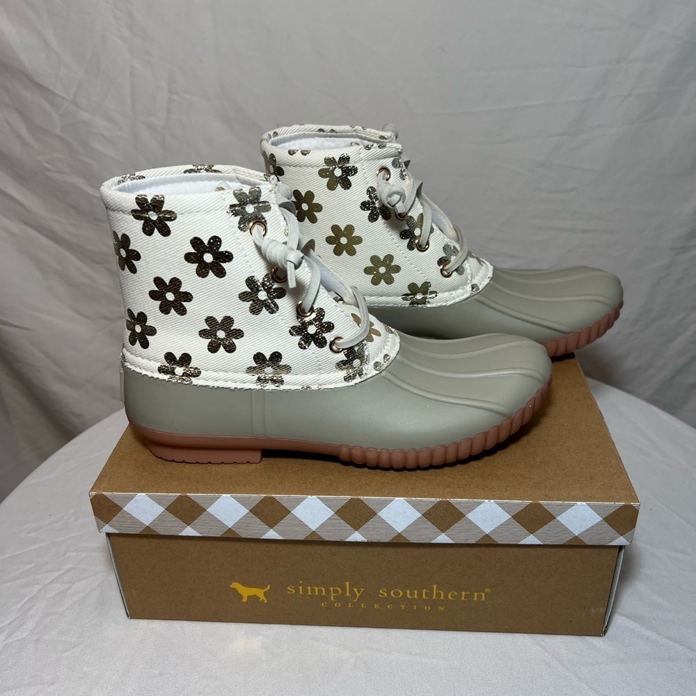 Simply Southern Duck Boots - Grey & White with Gold Flowers - Size 7 - NWT